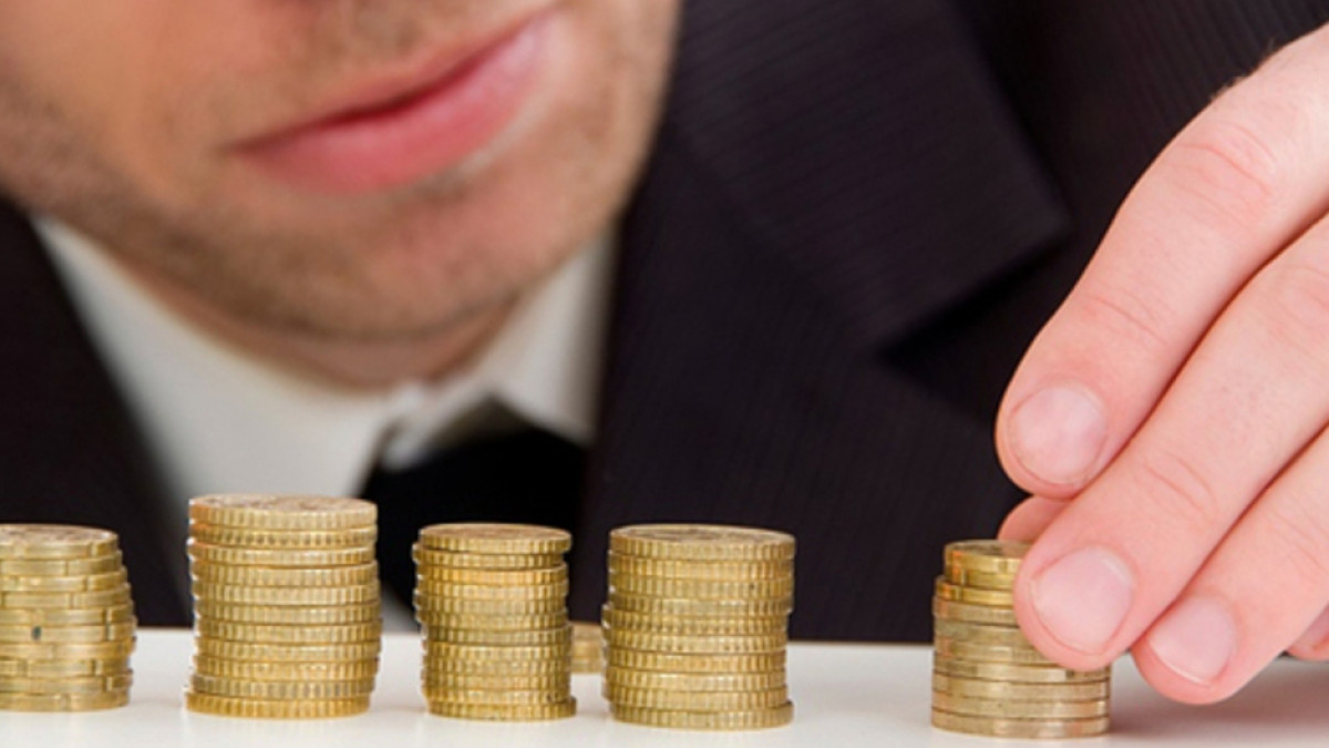 Депутат сравнил минимальную зарплату казахстанцев и жителей постсоветских стран