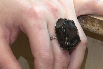 Фотография к новости: Дизайнер из Караганды создаёт ювелирные изделия с углем 