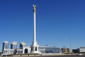 Фотография к новости: В Нур-Султане отремонтируют монумент "Қазақ елі" и театр "Жастар" 