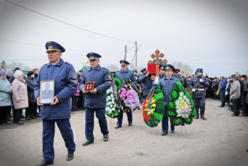 Фотография к новости: Командира экипажа, погибшего при крушении Ми-8, похоронили на родине