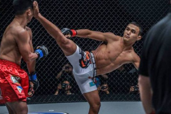 Фотография к новости: Кайрат Ахметов выиграл бой в ONE Championship и вышел в полуфинал гран-при