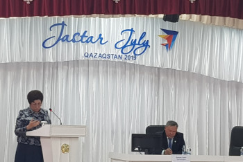 Фотография к новости:  Куляш Шамшидинова ответила на вопросы педагогов о зарплате и трёхъязычии