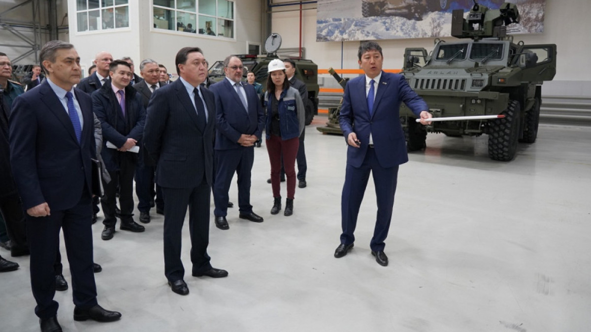 Аскар Мамин провел совещание по вопросам развития оборонно-промышленного комплекса