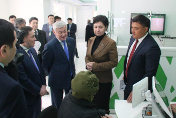 Фотография к новости: Абдыкаликовой продемонстрировали возможности "ЦОНа в кармане"