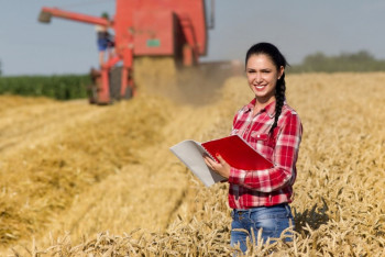 Фотография к новости: Выпускники аграрных вузов будут отрабатывать грант в сёлах