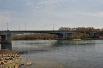 Фотография к новости: В Усть-Каменогорске мужчина спрыгнул с моста и остался жив