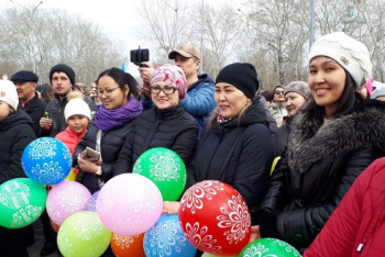 Десять тысяч карагандинцев пришли в парк отпраздновать Наурыз