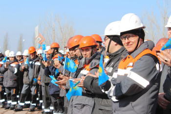 Фотография к новости: Рабочие четырех промышленных гигантов посвятили флешмобы Нур-Султану