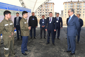 Фотография к новости: Глава государства ознакомился со строительством жилья в Туркестане