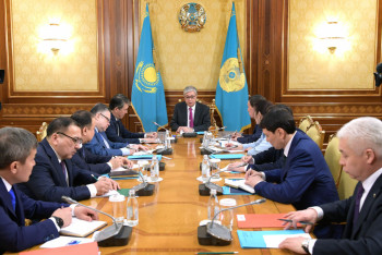 Фотография к новости: Глава государства провел совещание в Акорде и ряд встреч с министрами