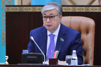 Фотография к новости:  Назарбаев передал президентские полномочия спикеру Сената Токаеву