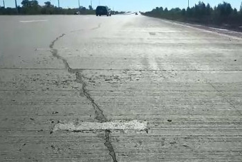 Фотография к новости: Растрескавшийся автобан Караганда –Темиртау сдадут в октябре 2019 года