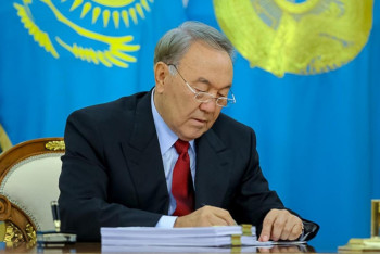 Фотография к новости: Назарбаев подписал закон о комплексном регулировании оборонной промышленности 