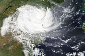 Фотография к новости: Жизни 24 человек унёс тропический циклон в Зимбабве