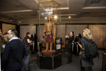 Фотография к новости: "Золотого человека" показали в Казанском Кремле