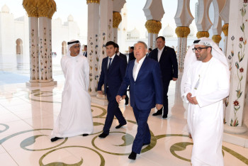 Фотография к новости: Глава государства посетил мечеть шейха Заида