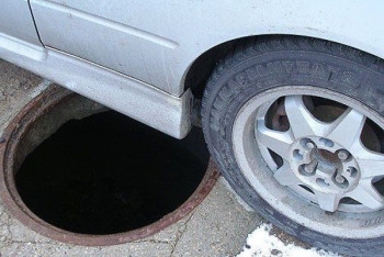 Фотография к новости: Почти 3 млн тенге отсудил астанчанин за наезд на открытый люк 