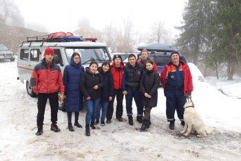 Фотография к новости: Сотрудники КЧС спасли в горах Заилийского Алатау заблудившихся студенток