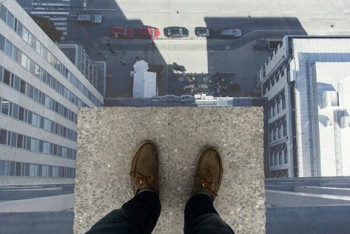 Фотография к новости: В Астане сотрудник МВД спас девушку от суицида