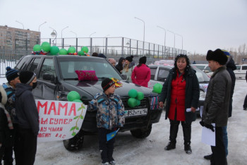 Фотография к новости: Казахстанские автоледи доказали, что умеют парковаться