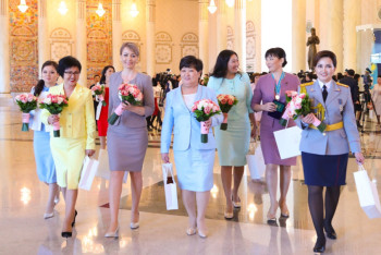 Фотография к новости: Как Нурсултан Назарбаев встретился с женщинами "Көктем шуағы" - фоторепортаж