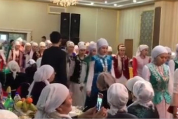 Фотография к новости: Парад келiн: 300 женщин села Жынгылды восхитили пользователей социальных сетей