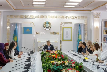 Фотография к новости: Зампредседатель АНК встретился с многодетными матерями этнокультурных объединений