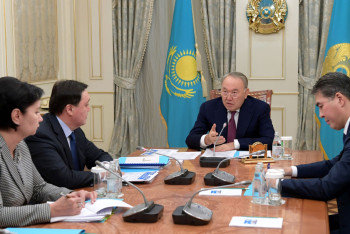 Фотография к новости: Назарбаев: Многодетные семьи должны незамедлительно получить социальную помощь с 1 апреля