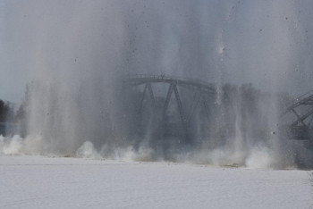Фотография к новости: На реках ВКО начались взрывные работы по предотвращению заторов