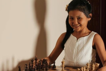 Шахматистка Бибисара Асаубаева получила грант в Актауском университете