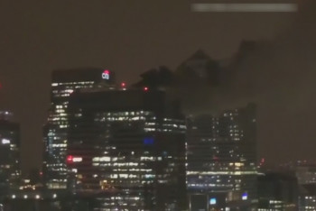 Фотография к новости: Небоскрёб загорелся в деловом квартале Лондона 