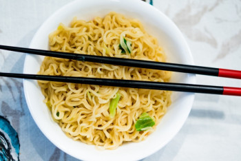 Фотография к новости: В супермаркете Астаны обнаружили лапшу с высоким содержанием ГМО 