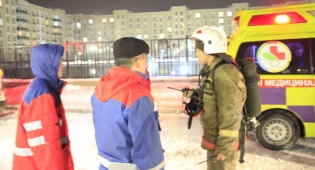 Пожарные спасли 25 человек из горящего дома в Астане
