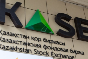 Фотография к новости: Курс доллара составил 375,56 тенге 