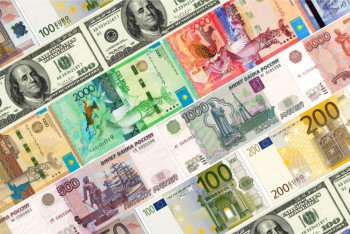 Фотография к новости: Курс доллара составил 377 тенге 