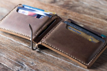 Средняя заработная плата казахстанцев в январе составила 166 тысяч тенге 