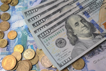 Фотография к новости: Доллар подорожал на 2 тенге 