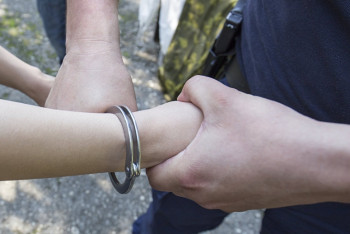 Фотография к новости: Гражданка РК пыталась провезти марихуану в косметичке через границу 