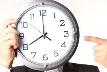 В 4 раза сократилась переработка в госорганах РК