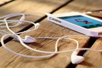 Фотография к новости: Какие песни слушают казахстанцы: хит-парад февраля