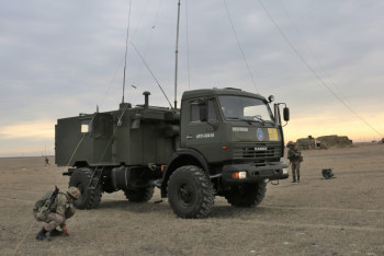 Фотография к новости: Казахстанские подразделения связи отрабатывают учебно-боевые задачи
