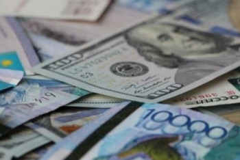 Курс доллара составил 375 тенге на KASE