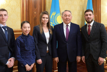 Фотография к новости: Назарбаев встретился с победителями международных спортивных соревнований