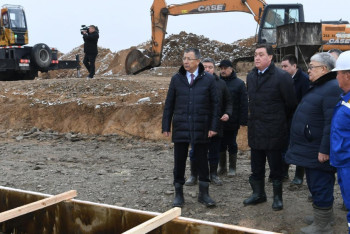 Фотография к новости: Аскар Мамин ознакомился с ходом строительства главных объектов в Туркестане 