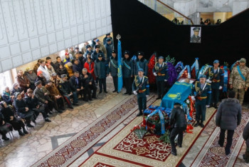 Фотография к новости: В Алматы прощаются с легендарным Кара майором 