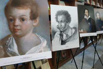 Фотография к новости: В Астане открылась выставка портретов Пушкина 