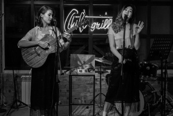 Фотография к новости: Дуэт из Астаны исполняет казахские народные песни на французском языке