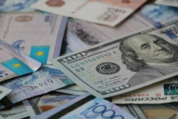 Доллар подешевел на 2,2 тенге