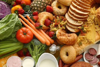 Фотография к новости: Санврачи выявили просроченные продукты в казахстанских супермаркетах 