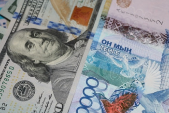 Фотография к новости: KASE: Курс доллара составил 380 тенге